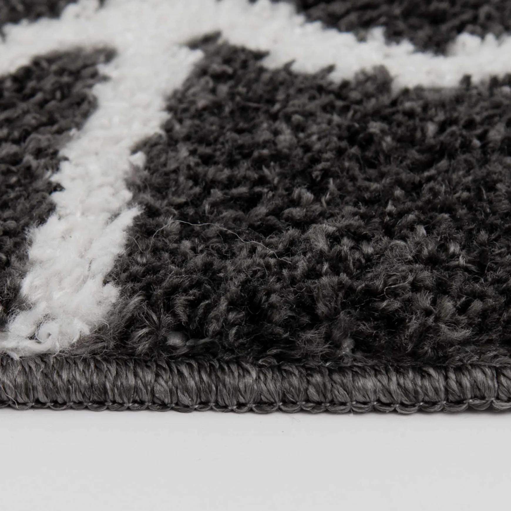 Closeout Sale (D557) Mirabella Black Area Rug, 5 7