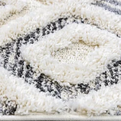 Sale (B712) Gloria Cream Diamond Design Area Rug, 5 7