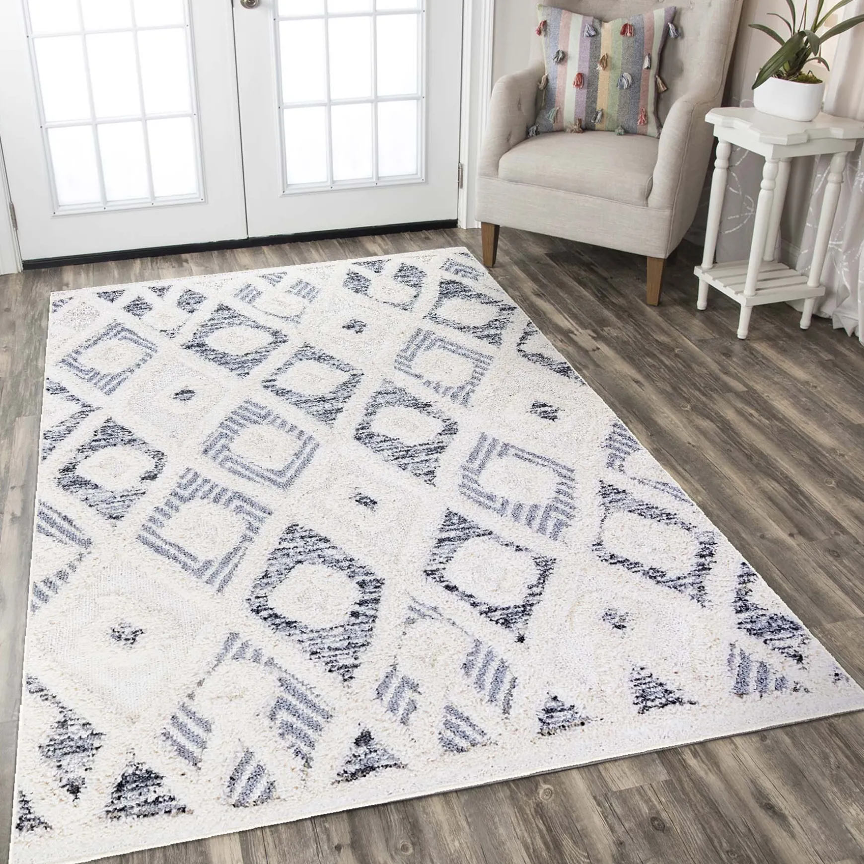 Sale (B712) Gloria Cream Diamond Design Area Rug, 5 7